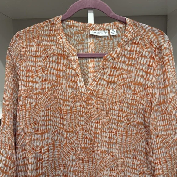 Excellent condition: Susan Graver orange V-neck semi-sheer top, size 10 - Picture 5 of 8